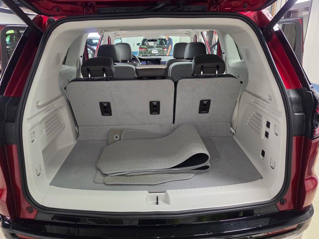 Certified 2025 GMC Acadia Denali w/ Super Cruise Package AWD/4WD image 12