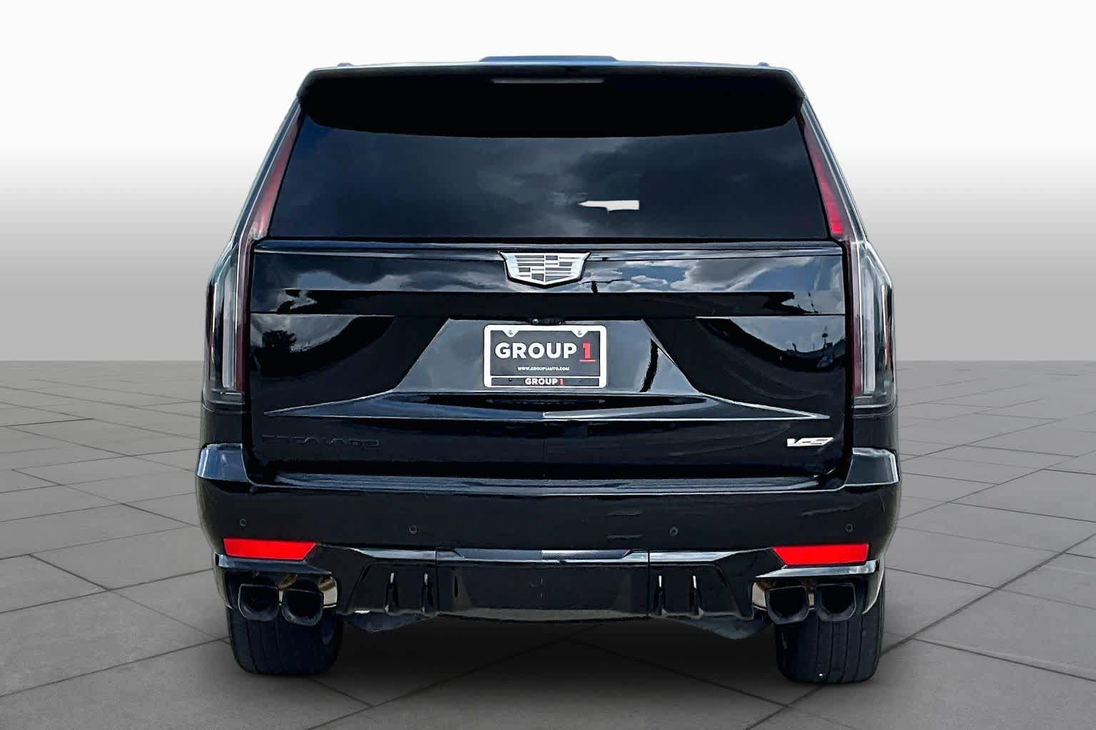 Used 2024 Cadillac Escalade ESV V w/ LPO, ONYX Package AWD/4WD image 4