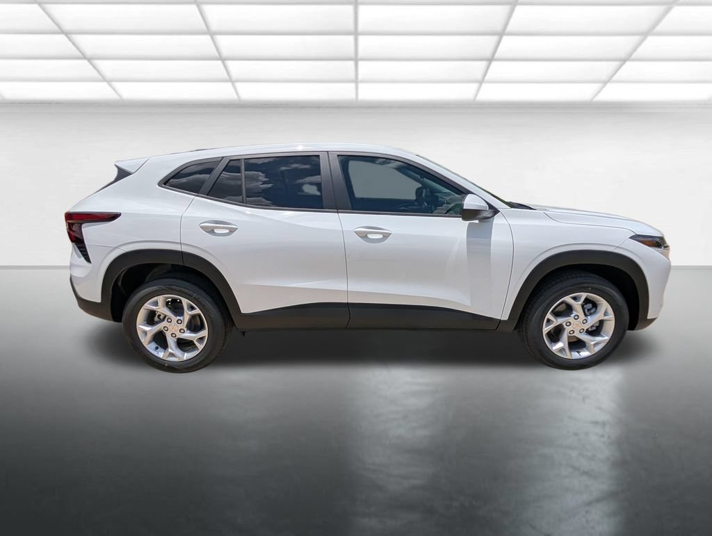 New 2026 Chevrolet Trax LS w/ LS Convenience Package FWD image 29