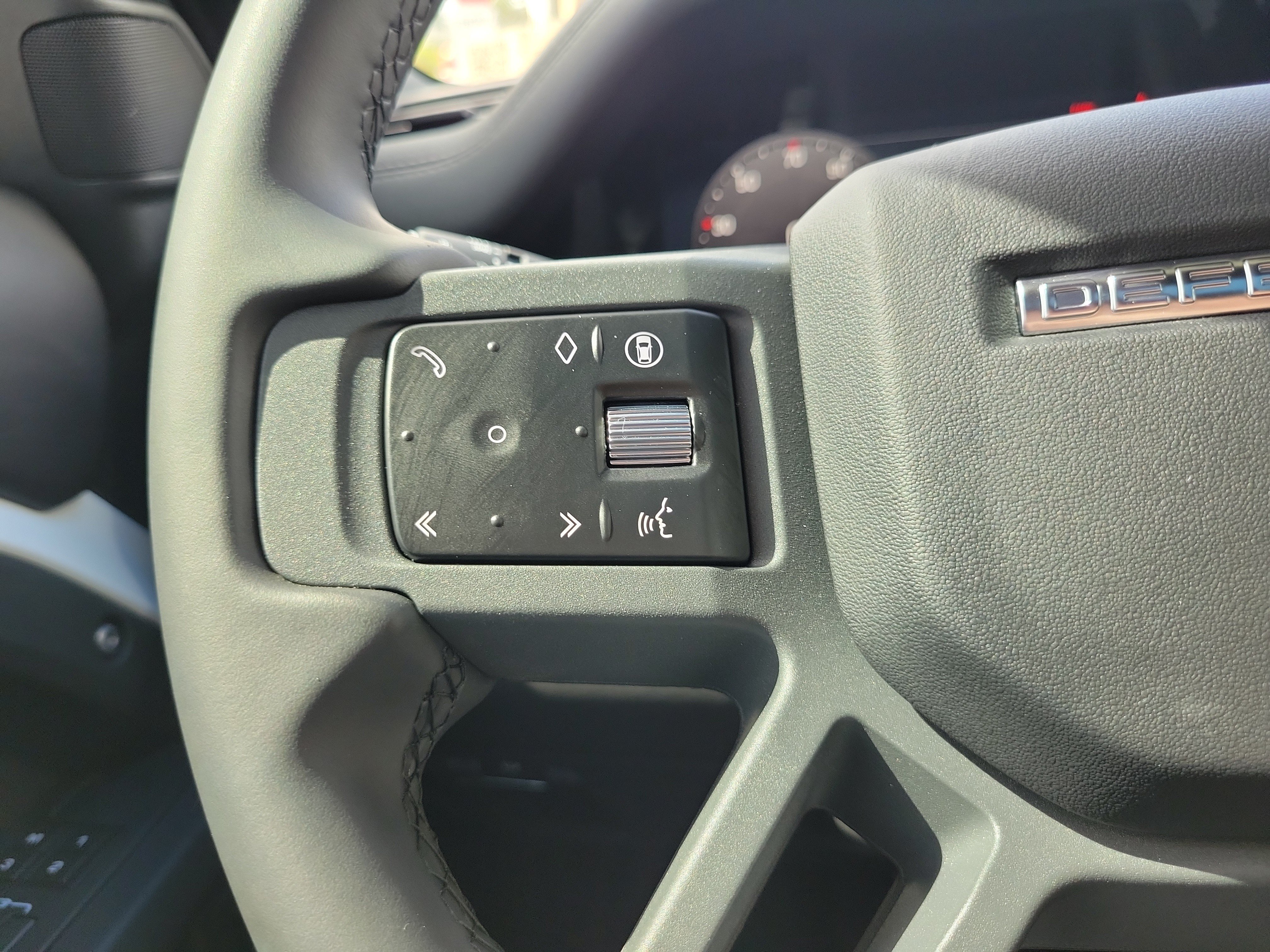 Used 2025 Land Rover Defender 110 S AWD/4WD image 21