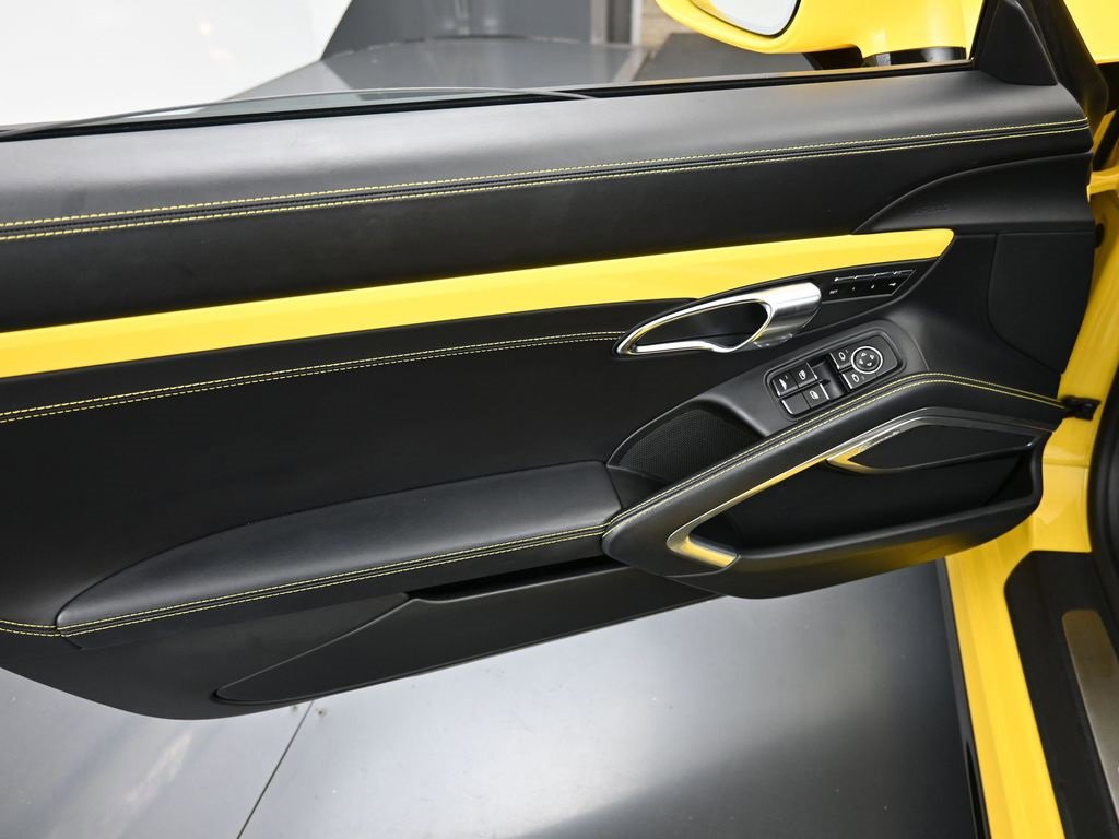 Used 2016 Porsche 911 Turbo image 21