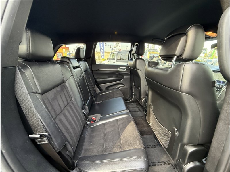 Used 2018 Jeep Grand Cherokee Altitude image 27