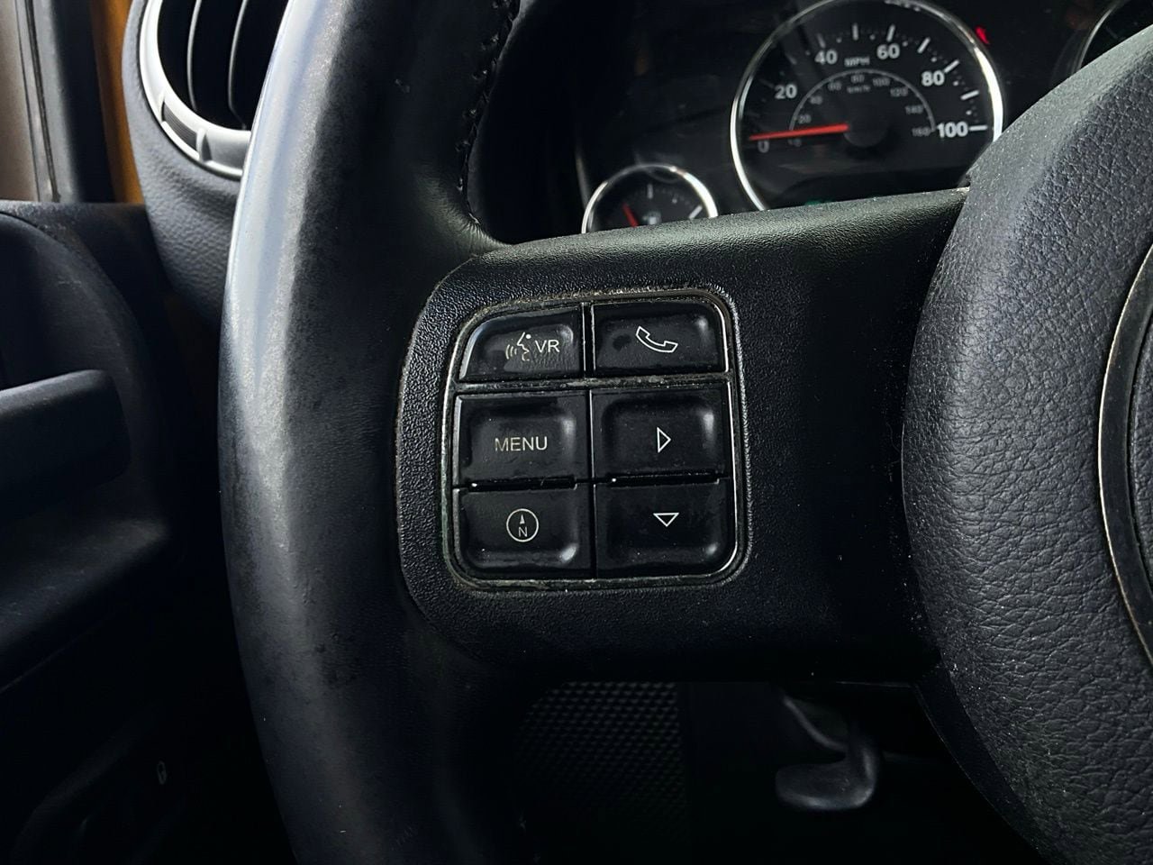 Used 2014 Jeep Wrangler Unlimited Sahara w/ Connectivity Group AWD/4WD image 28