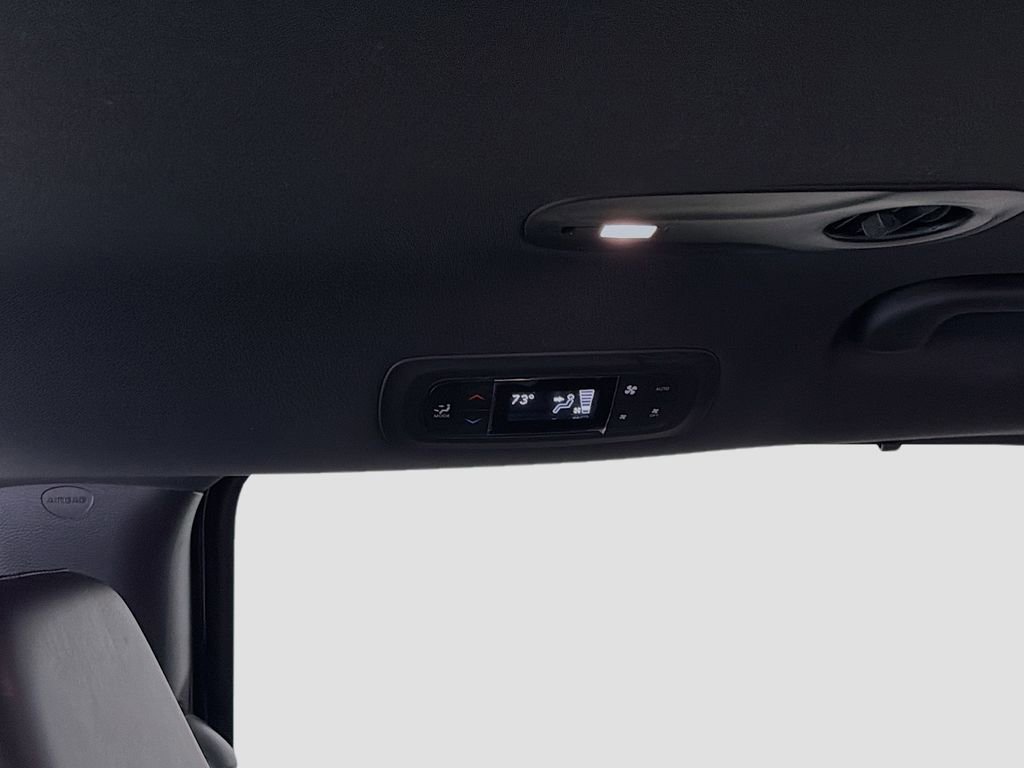 Used 2025 Chrysler Pacifica Select FWD image 26