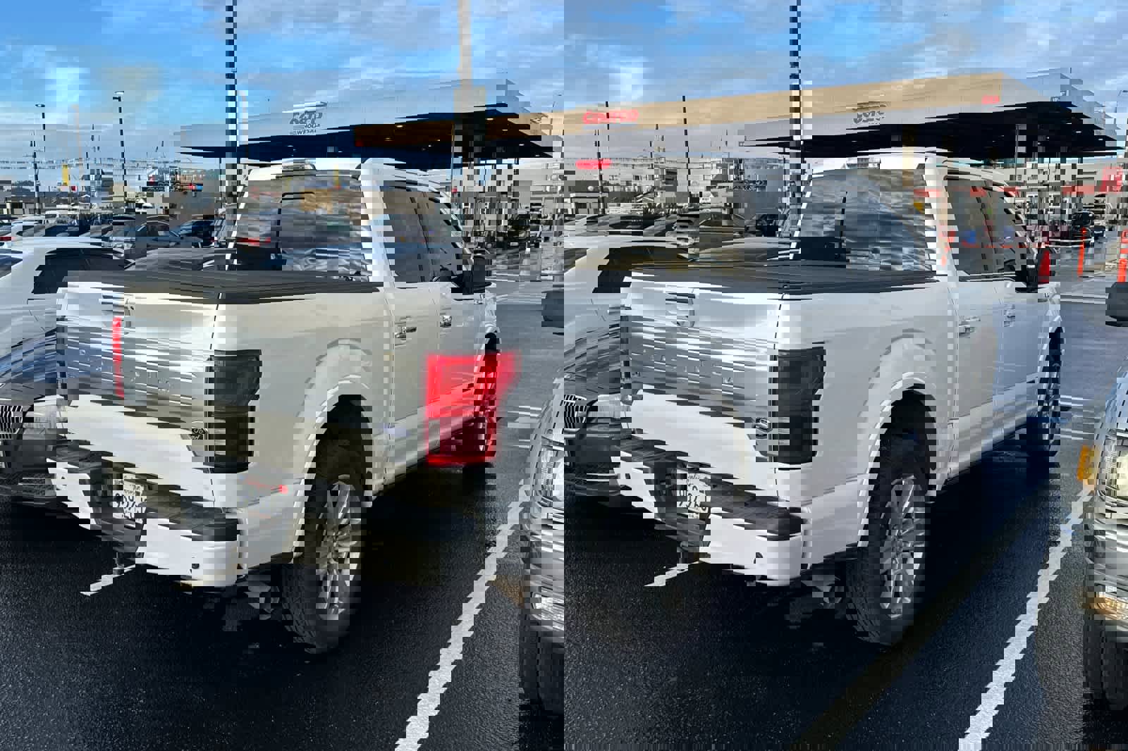 Used 2018 Ford F150 Platinum w/ Equipment Group 701A Luxury image 2