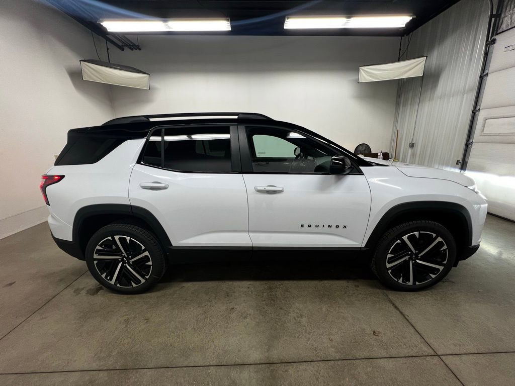 New 2026 Chevrolet Equinox RS w/ LPO, Floor Liner Package image 2