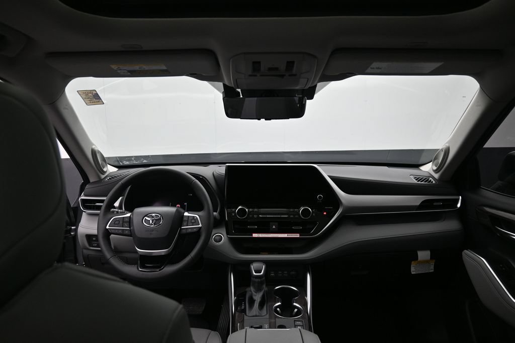 Certified 2026 Toyota Highlander Platinum AWD/4WD image 29