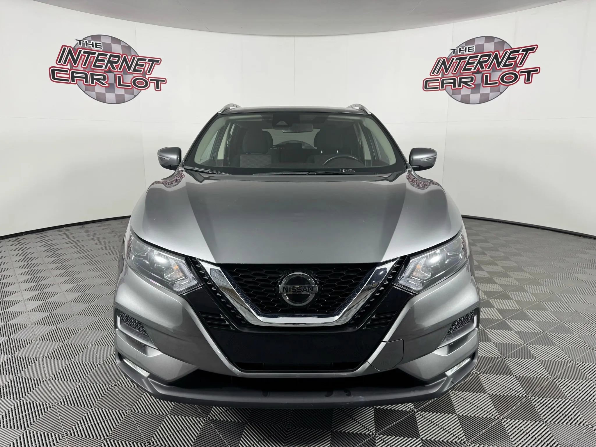 Used 2021 Nissan Rogue Sport SV image 2