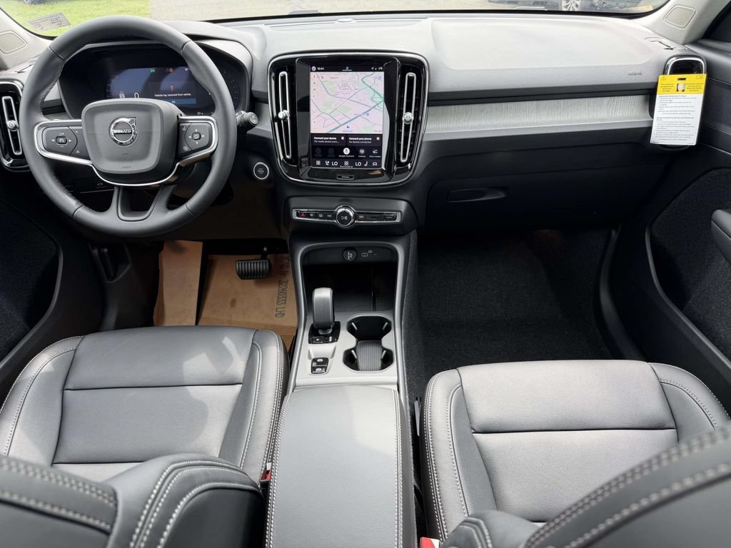 New 2026 Volvo XC40 B4 Core w/ Climate Package FWD image 2