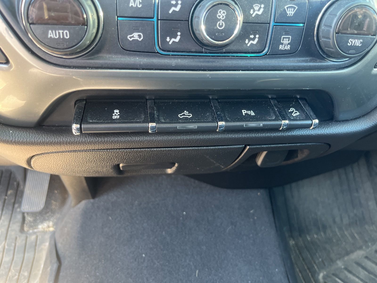 Used 2019 Chevrolet Silverado 1500 LT w/ All Star Edition image 10