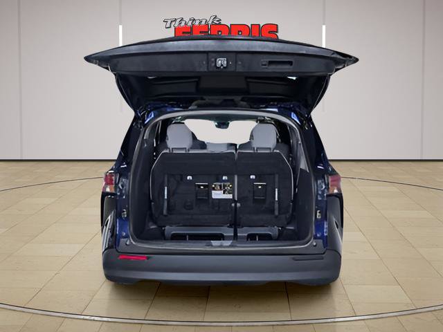 Used 2023 Toyota Sienna LE image 9
