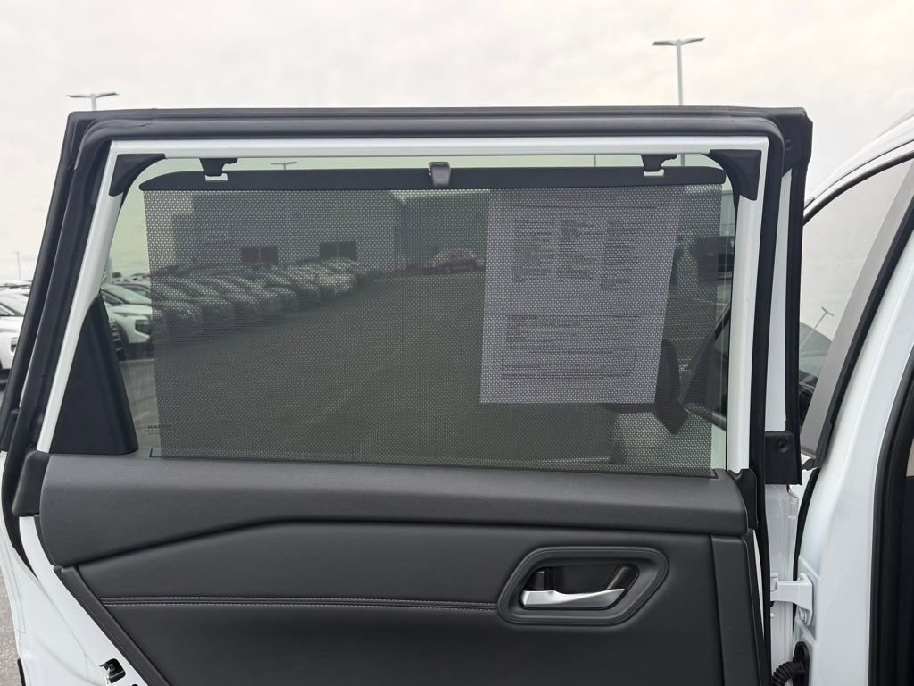 Used 2026 Nissan Rogue SV w/ SV Premium Package image 17