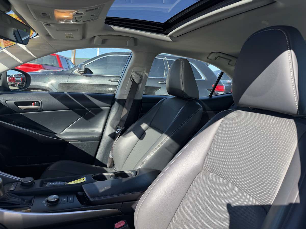 Used 2017 Lexus IS 200t RWD image 11