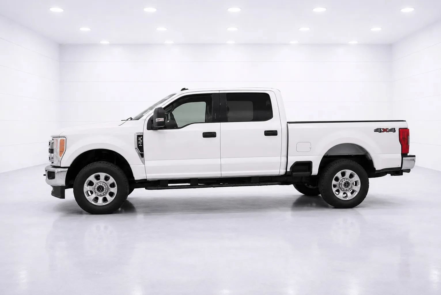 Used 2024 Ford F350 XLT AWD/4WD image 2