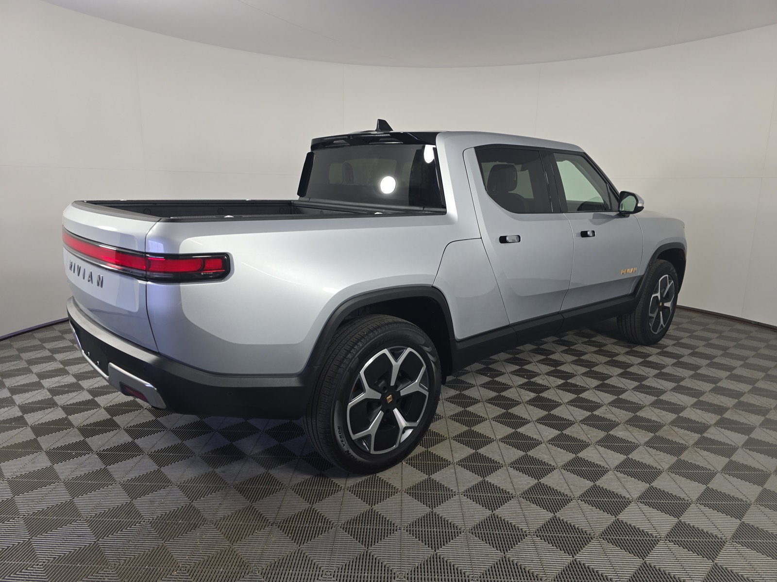 Used 2023 Rivian R1T Adventure AWD/4WD image 5