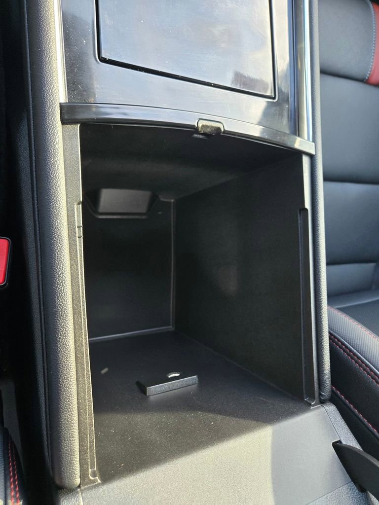 Used 2025 Chevrolet Traverse RS image 11