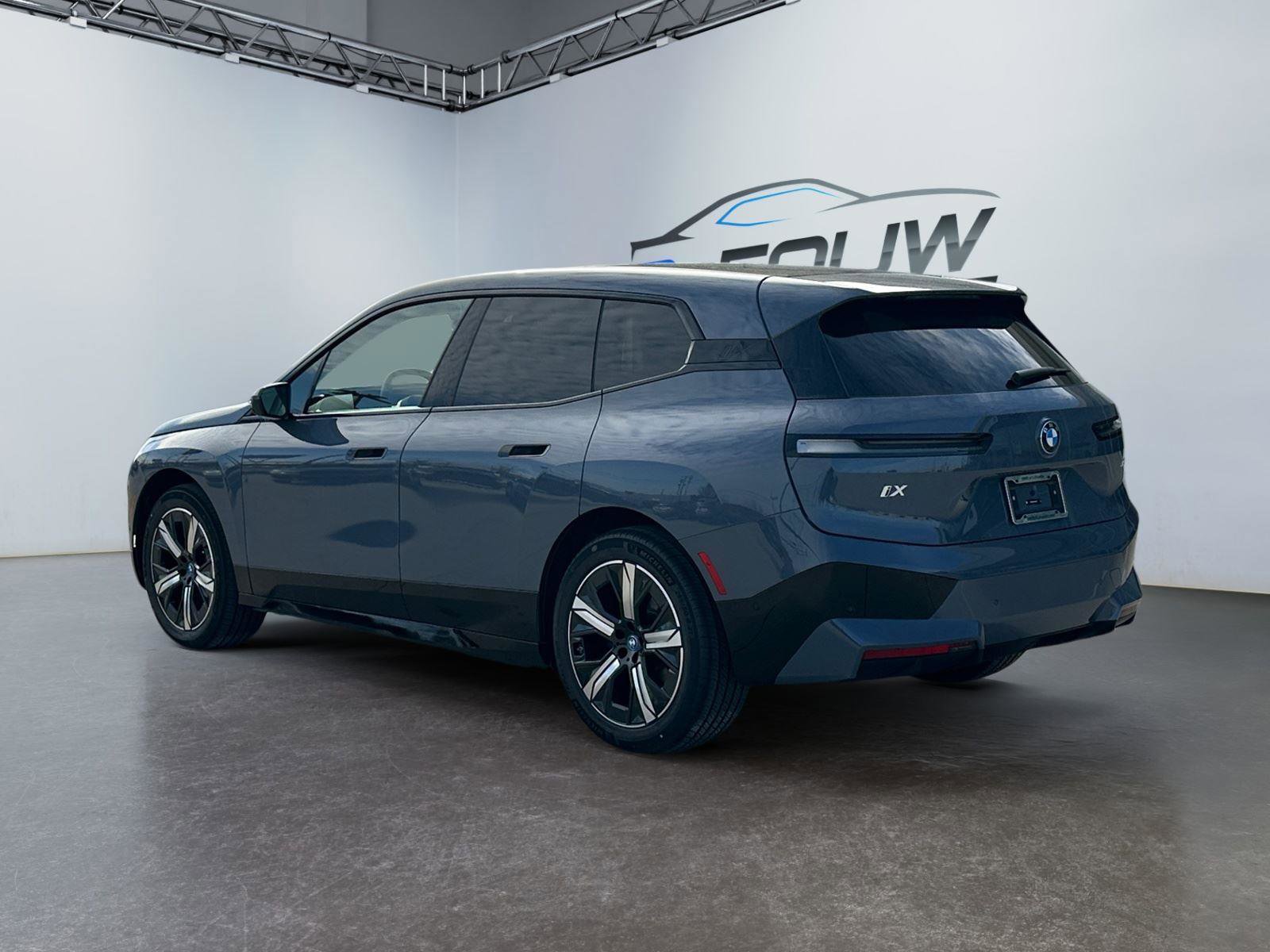 Used 2025 BMW iX xDrive50 AWD/4WD image 5