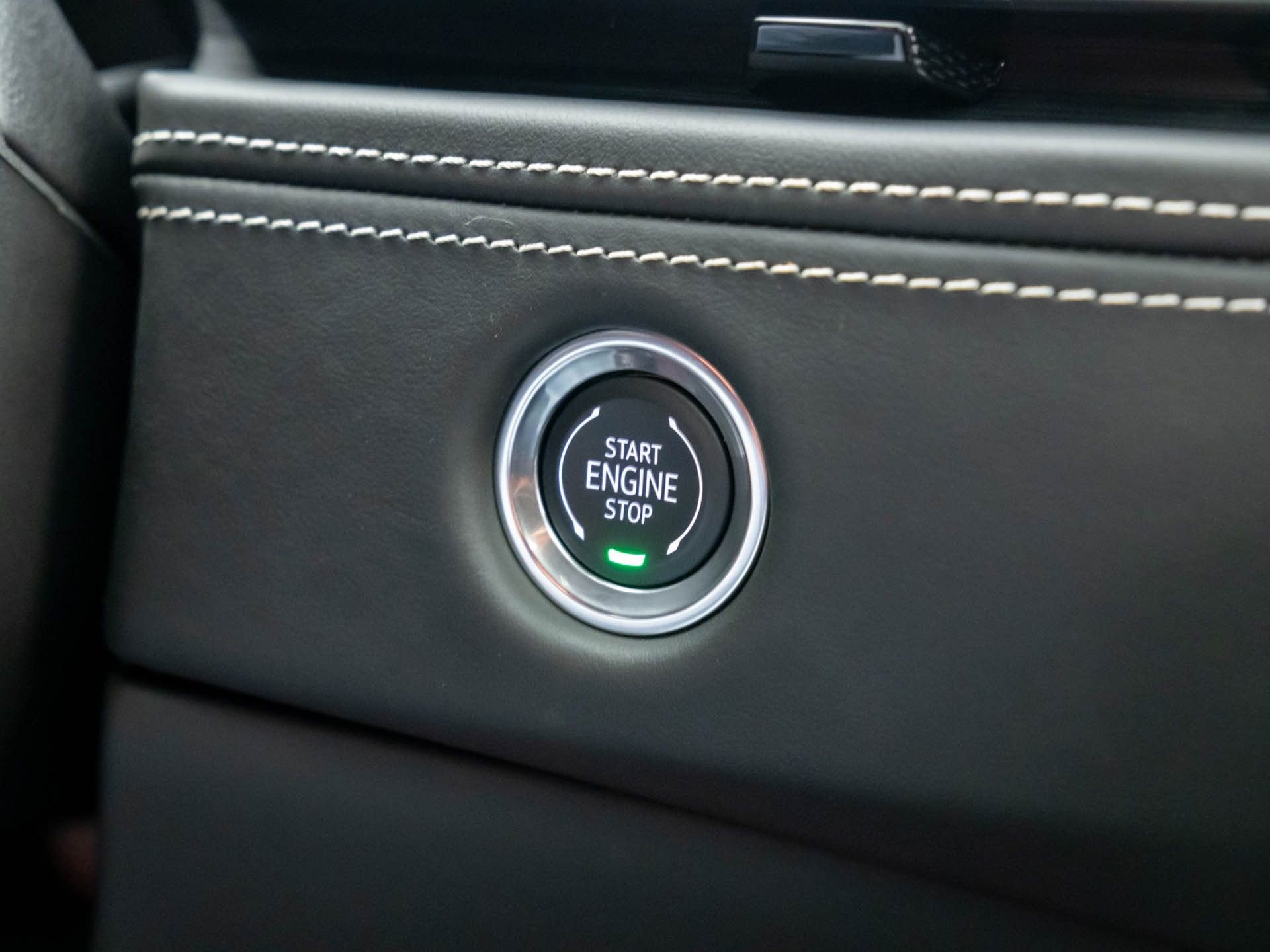 Used 2025 Cadillac Escalade V w/ LPO, ONYX Package image 25