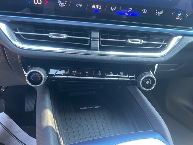 New 2026 Chevrolet Equinox EV LT image 25