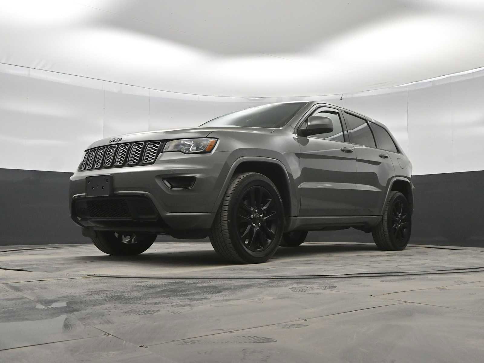 Used 2019 Jeep Grand Cherokee Altitude image 34