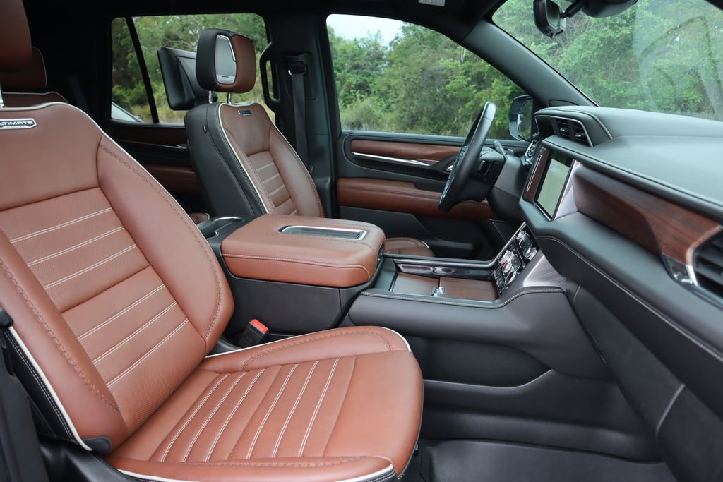 Certified 2023 GMC Yukon Denali Ultimate w/ LPO, Floor Liner Package AWD/4WD image 35