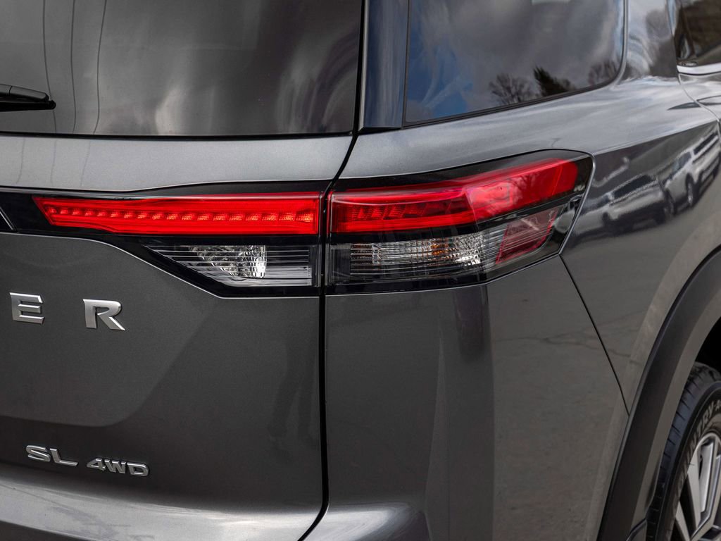 Used 2023 Nissan Pathfinder SL AWD/4WD image 39