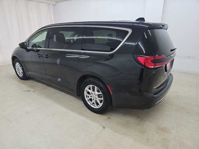 Used 2023 Chrysler Pacifica Touring-L FWD image 22
