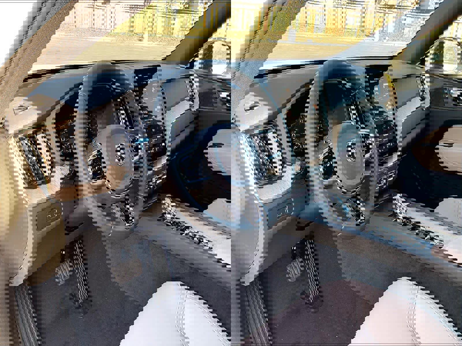 New 2026 Volvo XC60 T8 Plus w/ Protection Package Premier image 8