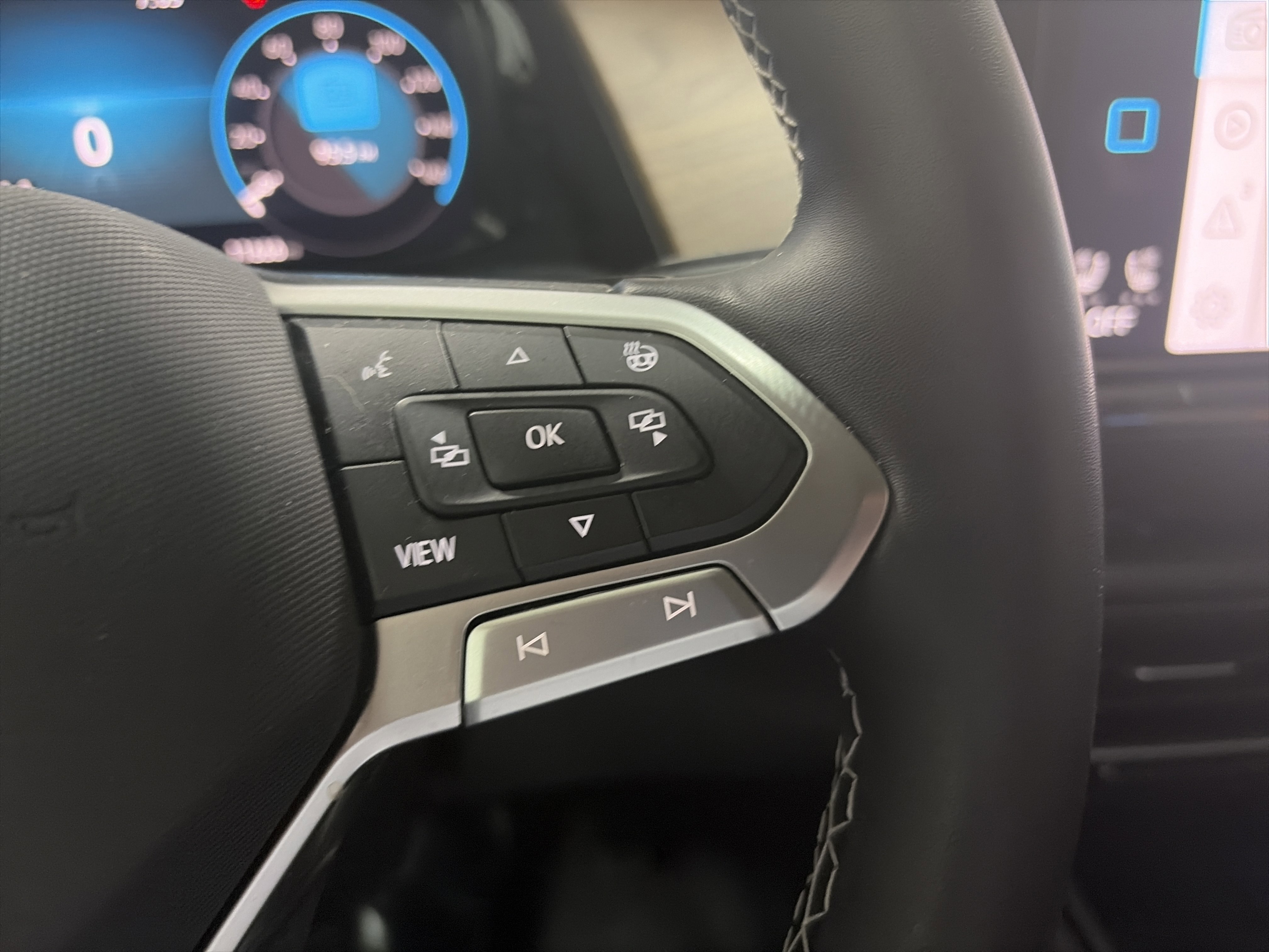 Certified 2025 Volkswagen Atlas SE image 15