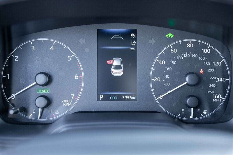 Used 2025 Toyota Corolla LE w/ Convenience Package image 12