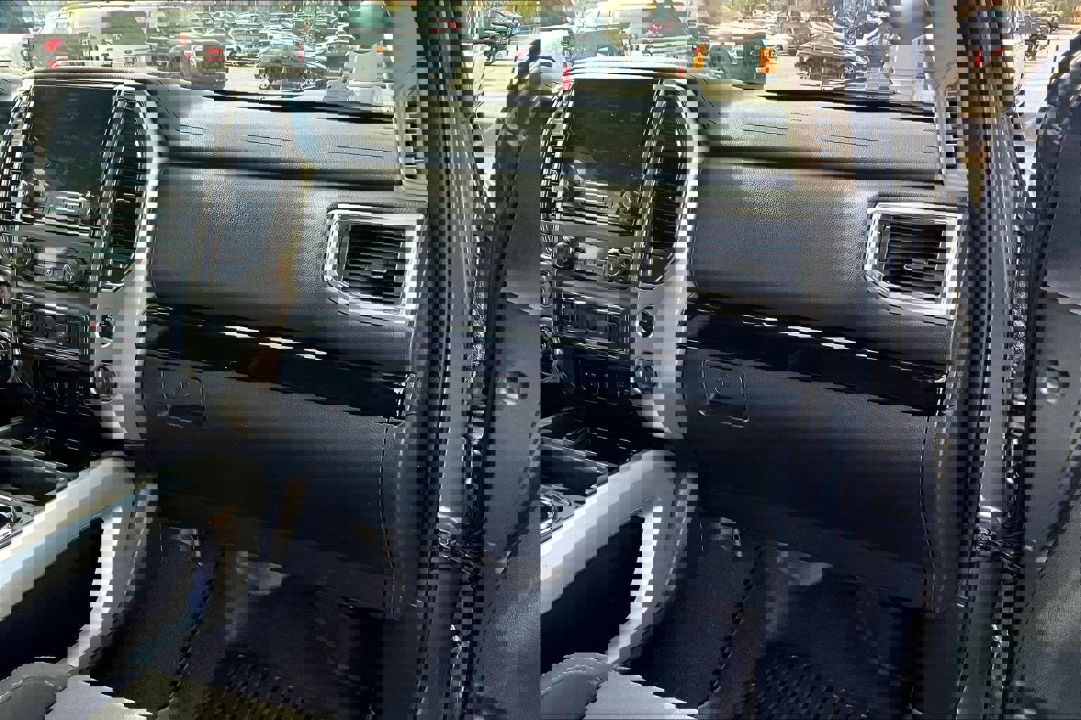 Used 2020 Nissan Titan SV w/ SV Convenience Package image 17