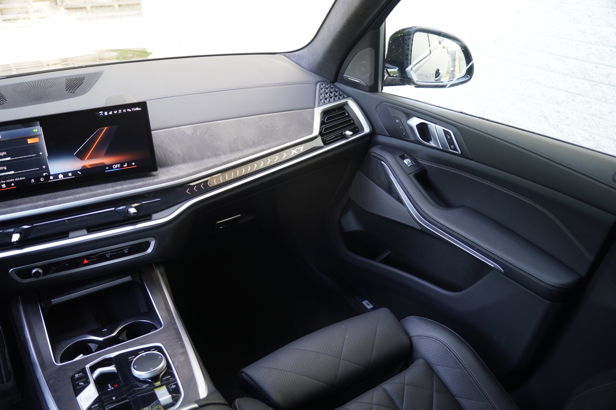 Used 2024 BMW X7 xDrive40i w/ M Sport Package AWD/4WD image 26