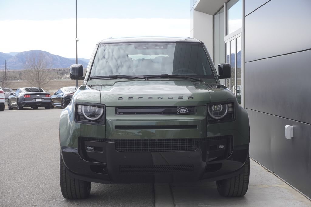 New 2026 Land Rover Defender 130 X-Dynamic SE image 5