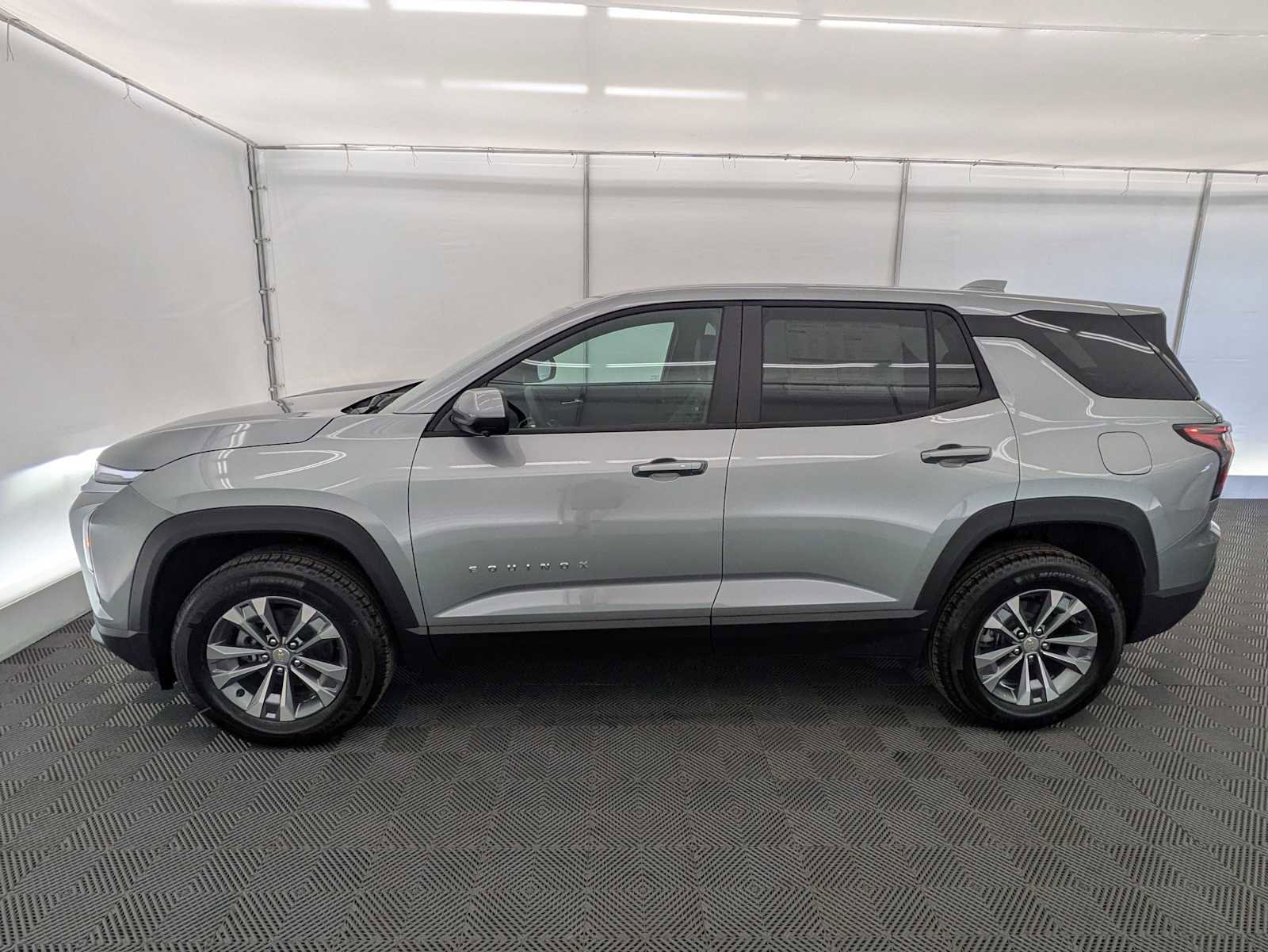 New 2026 Chevrolet Equinox LT w/ Convenience Package II AWD/4WD image 3