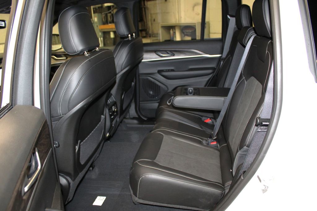 New 2026 Jeep Grand Cherokee Altitude image 28