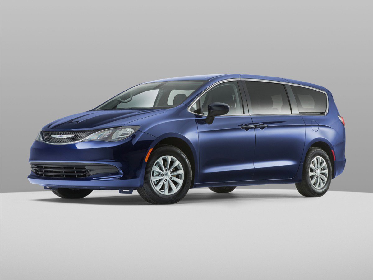 Used 2020 Chrysler Voyager L FWD image 1