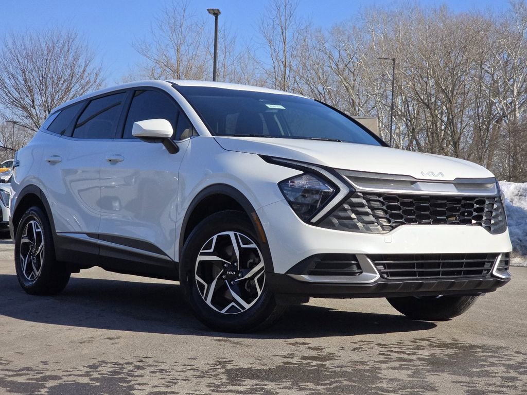 Used 2023 Kia Sportage LX image 2