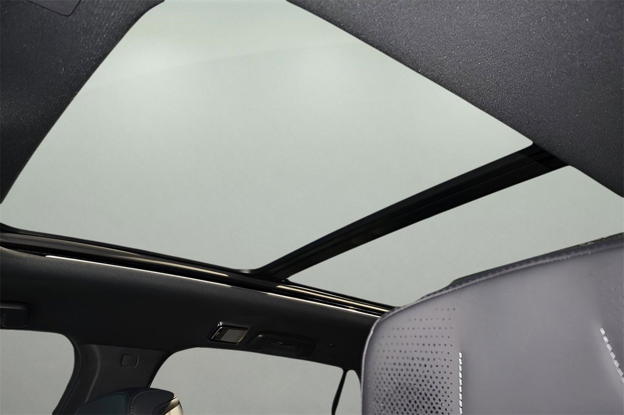 New 2026 Cadillac Vistiq Sport image 32