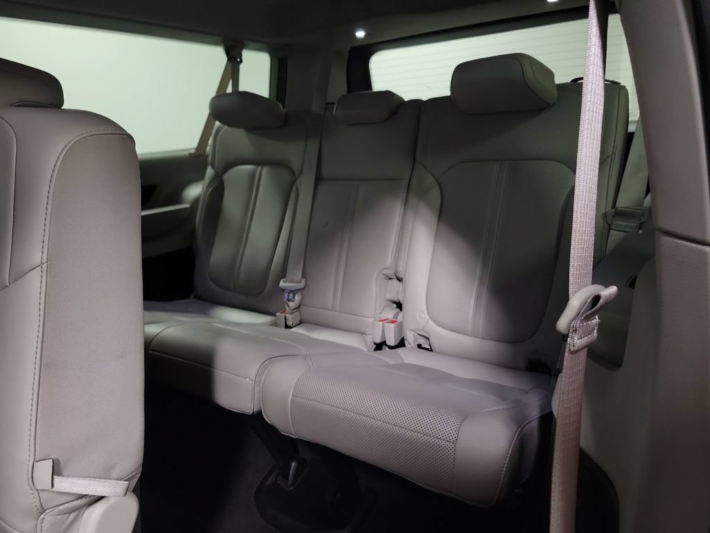 Used 2024 Jeep Wagoneer L Series II w/ Flexible Seating Group AWD/4WD image 23