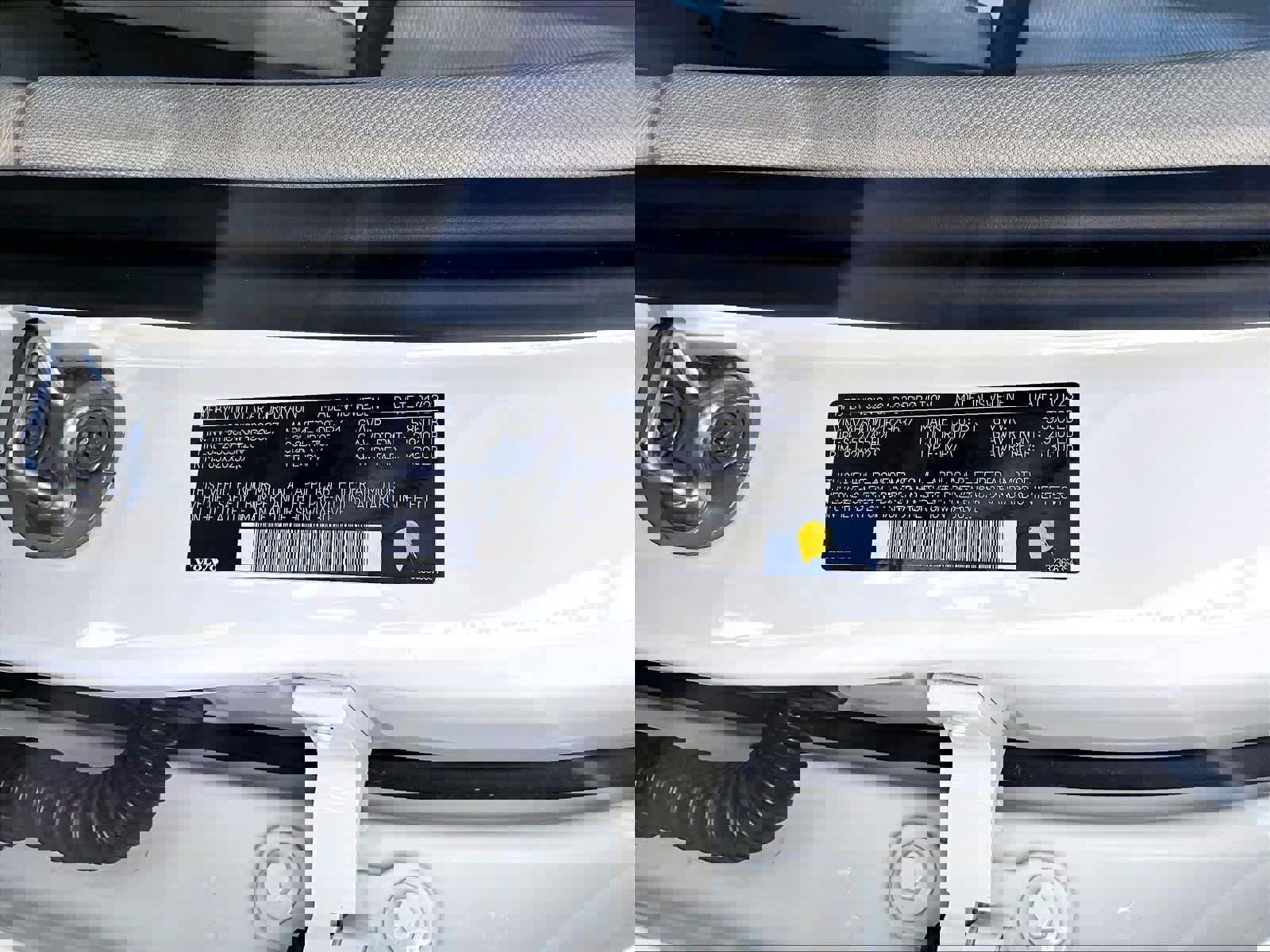 Used 2023 Volvo XC60 T8 Plus image 34