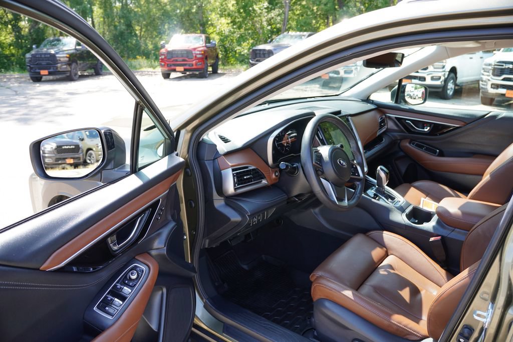 Used 2025 Subaru Outback Touring AWD/4WD image 14