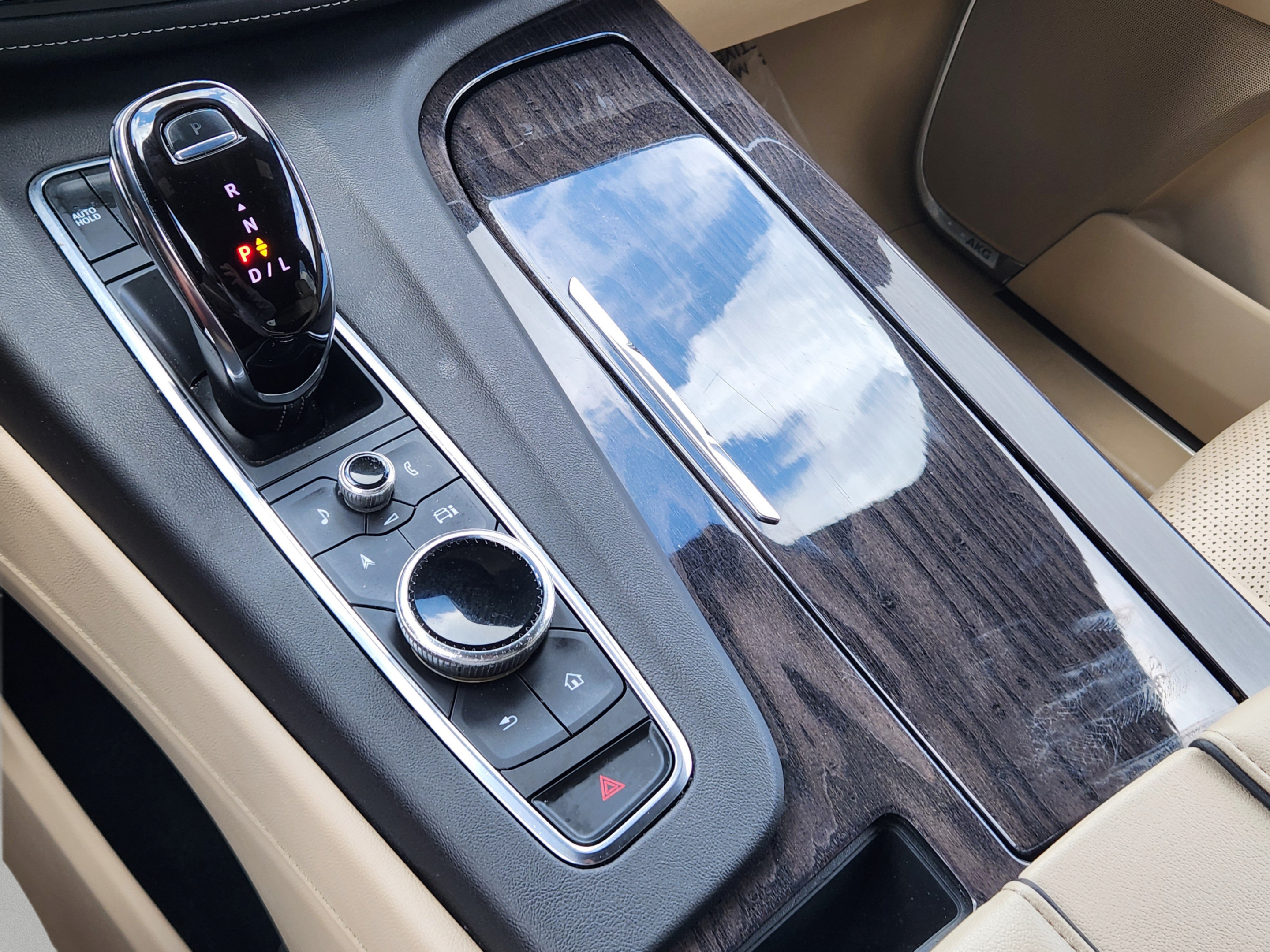 Used 2022 Cadillac Escalade Premium Luxury RWD image 23
