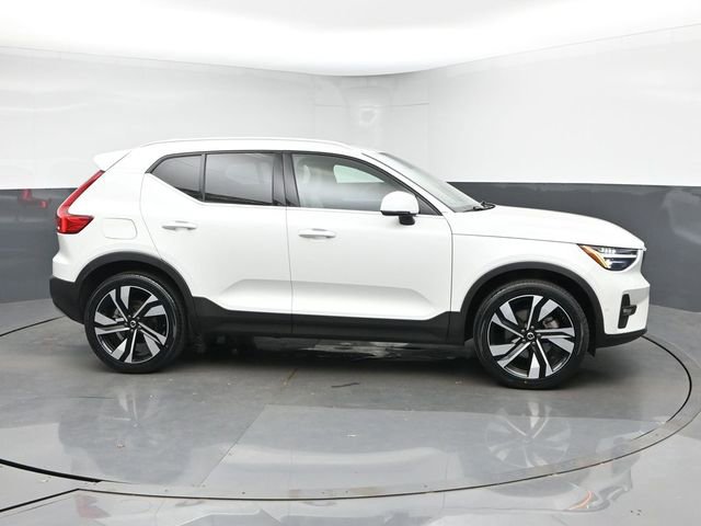 Used 2024 Volvo XC40 B5 Plus w/ Protection Package Premier AWD/4WD image 7