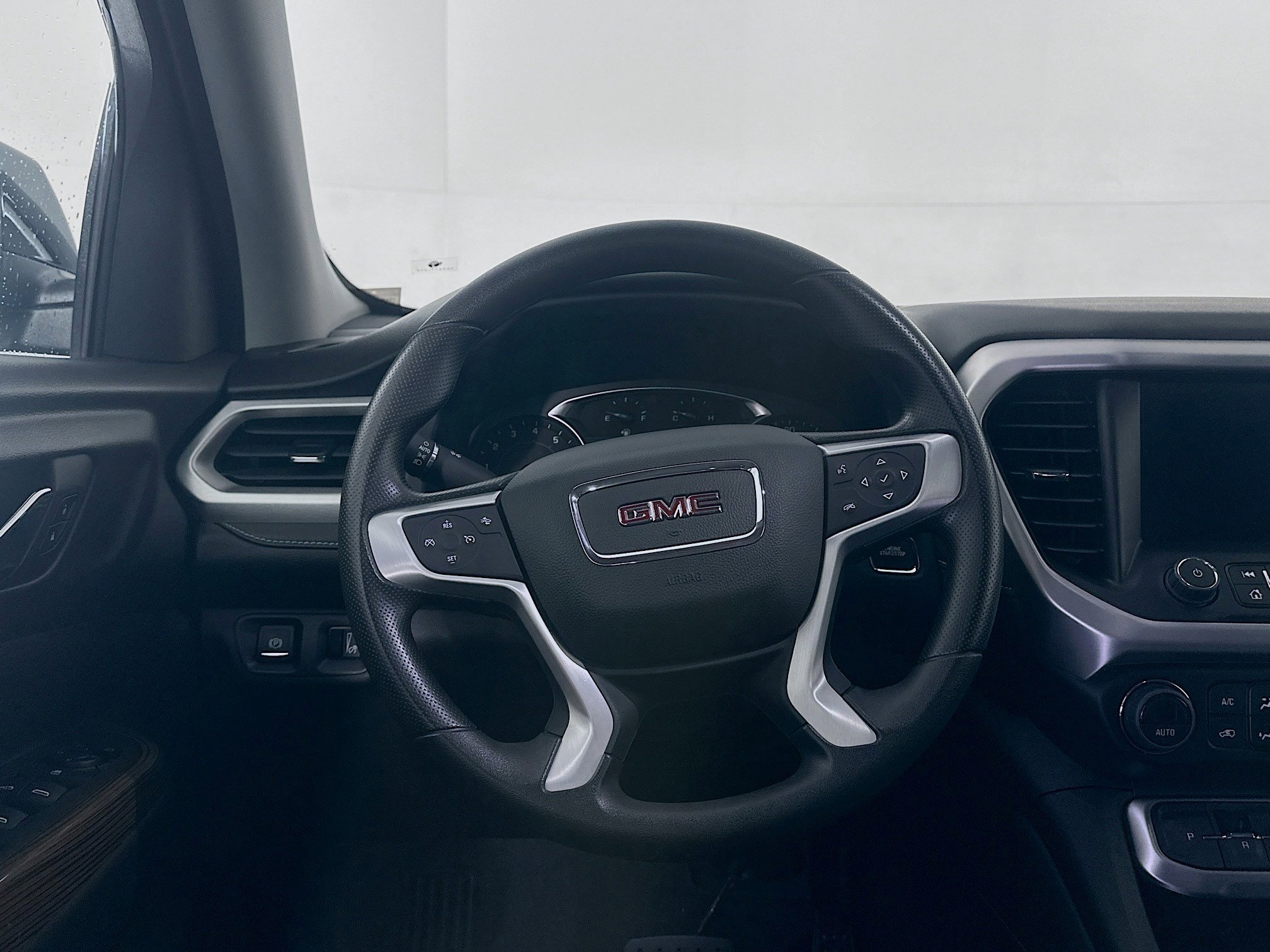 Used 2023 GMC Acadia SLE w/ Driver Convenience Package image 18