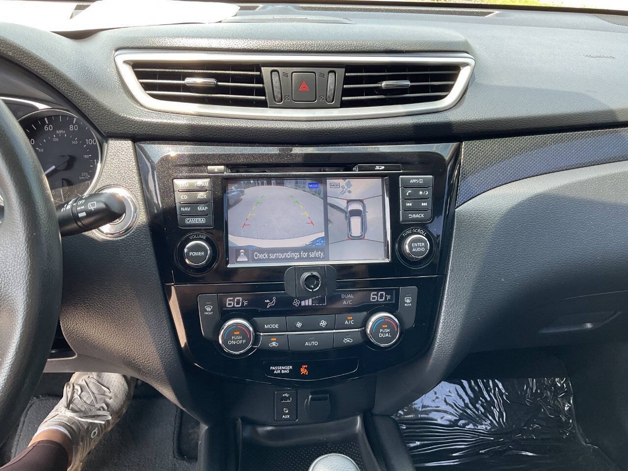 Used 2016 Nissan Rogue SL FWD image 21