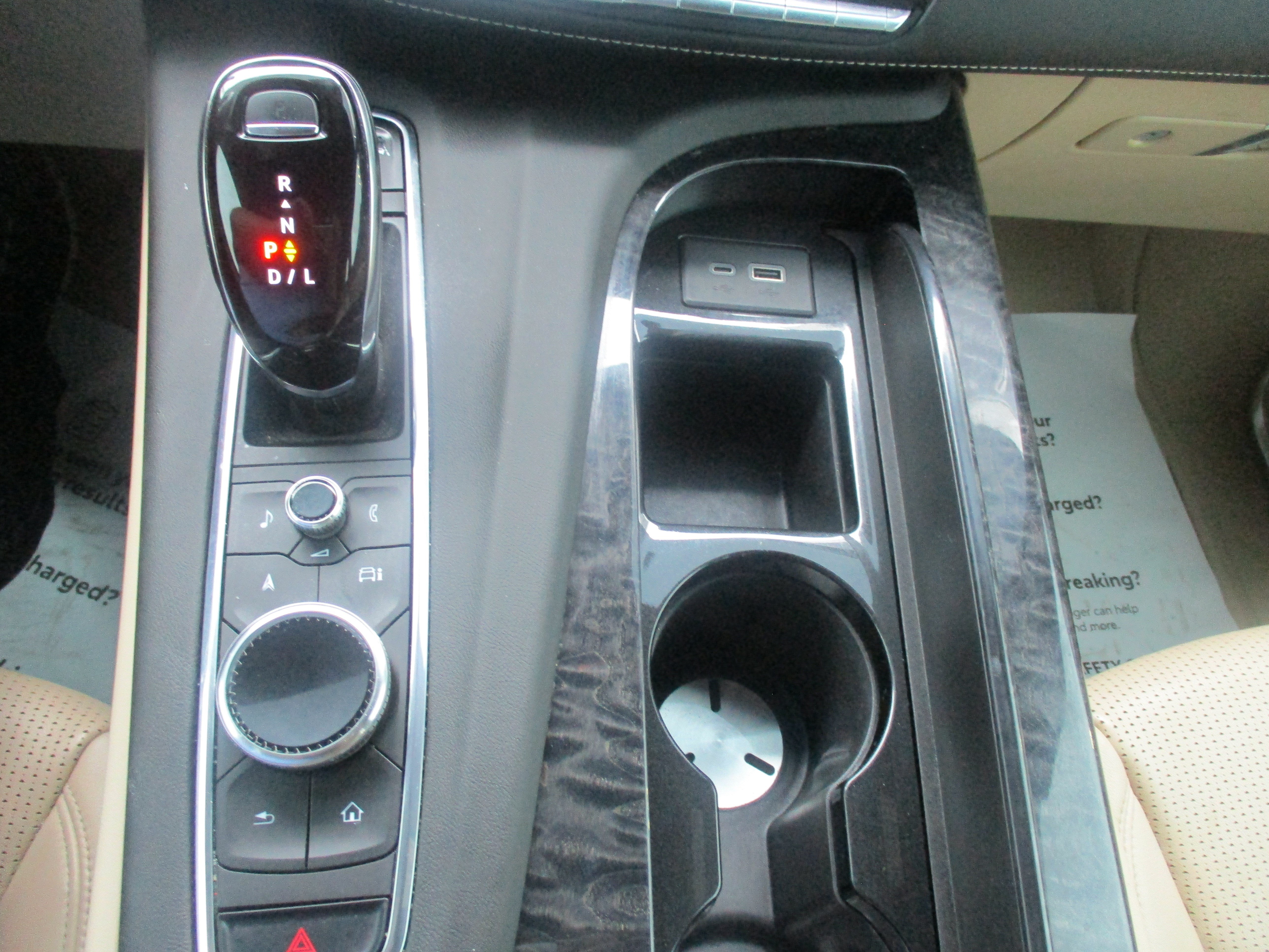 Used 2023 Cadillac Escalade ESV Premium Luxury w/ LPO, Illumination Package AWD/4WD image 17