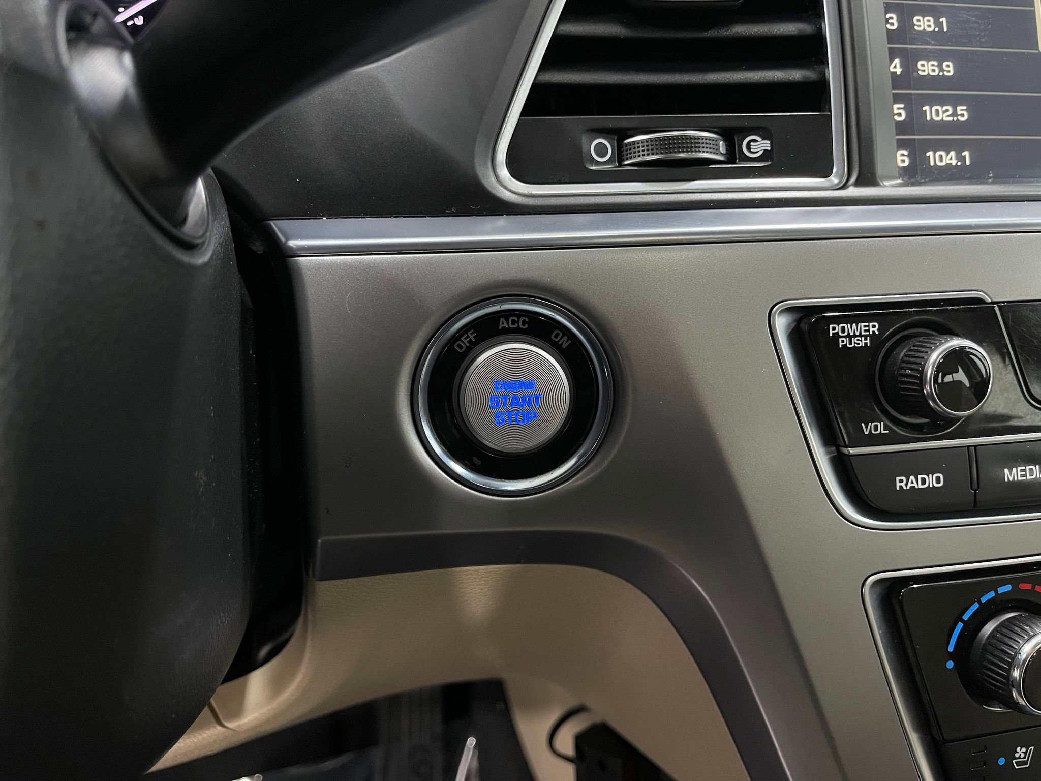 Used 2017 Hyundai Sonata Limited w/ Tech Package 03 FWD image 21