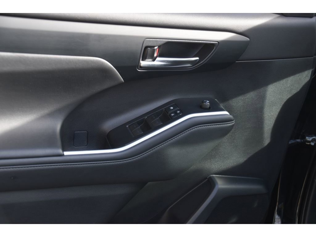 Used 2021 Toyota Highlander XLE image 27