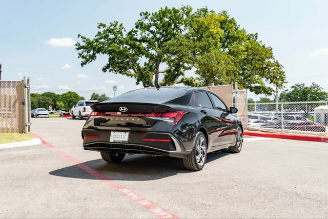 New 2025 Hyundai Elantra Sport FWD image 4