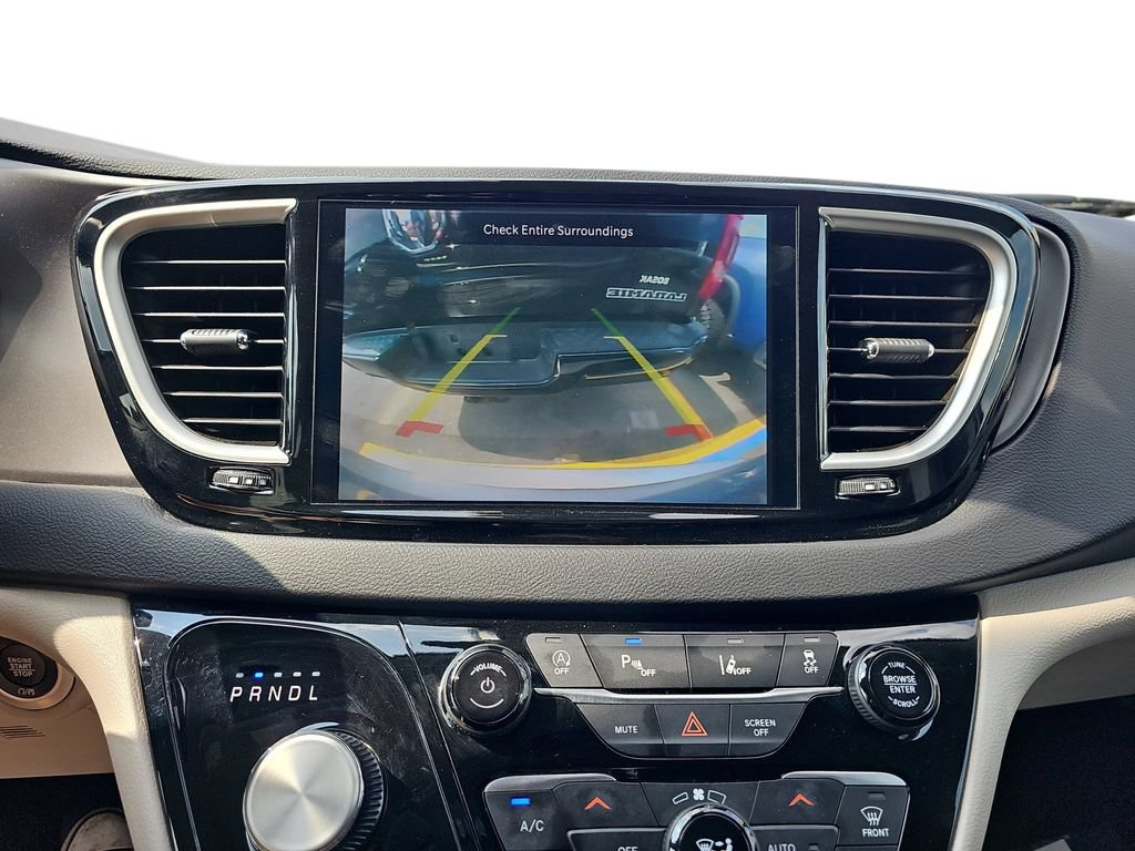 Used 2024 Chrysler Pacifica Touring-L FWD image 21